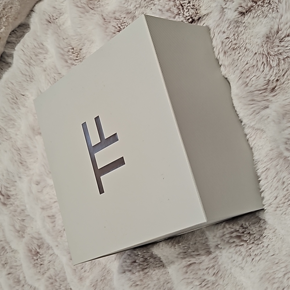 Tomford  gift box with the ribbon - Picture 3 of 3